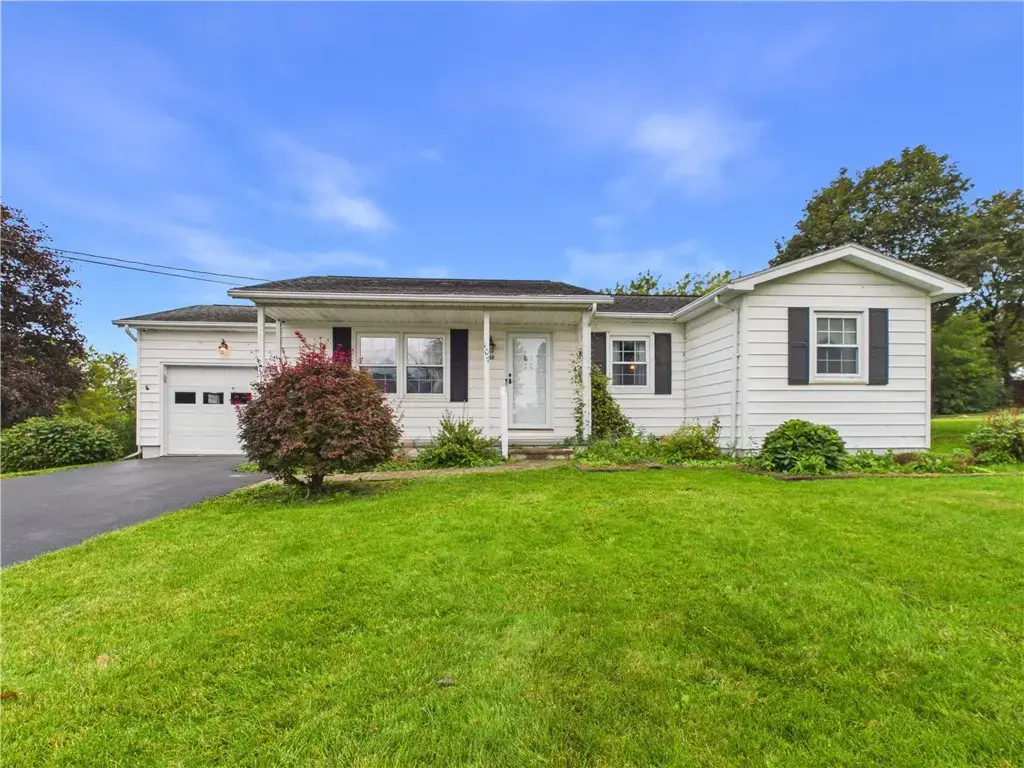 107 Reeves Rd, Henrietta