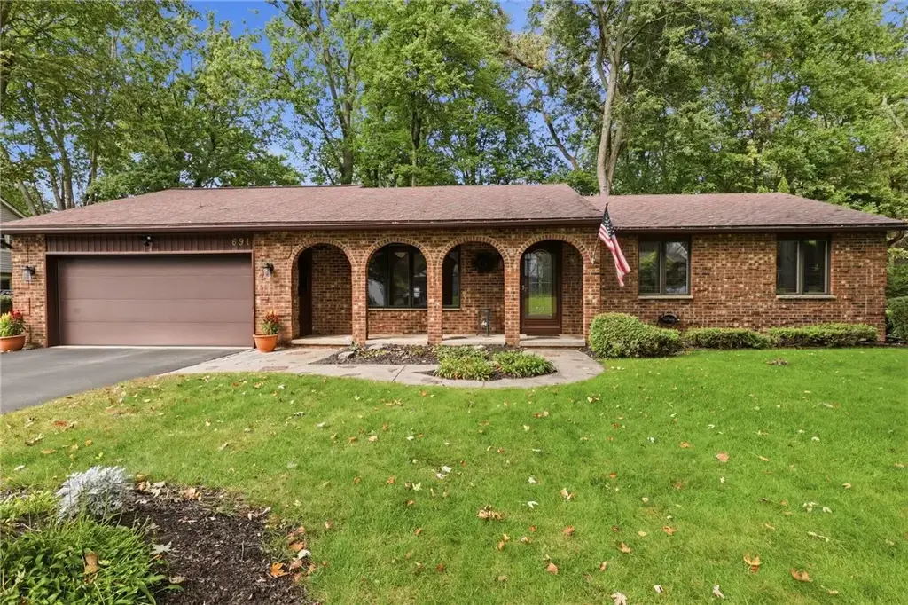 691 Finchingfield Lane, Webster