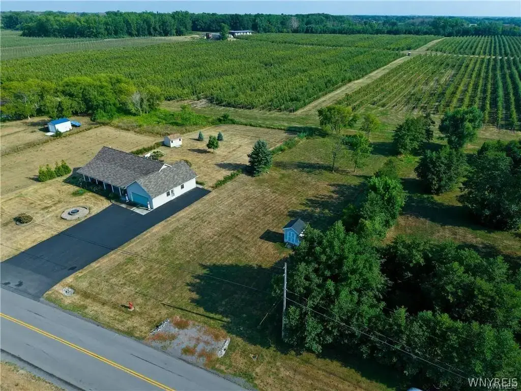 14466 Lakeshore Road, Carlton