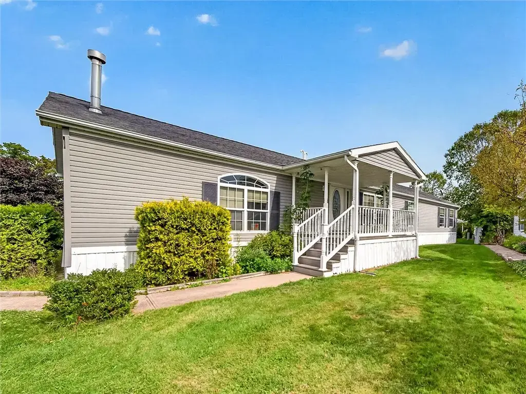 6325 Roberts Drive, Victor