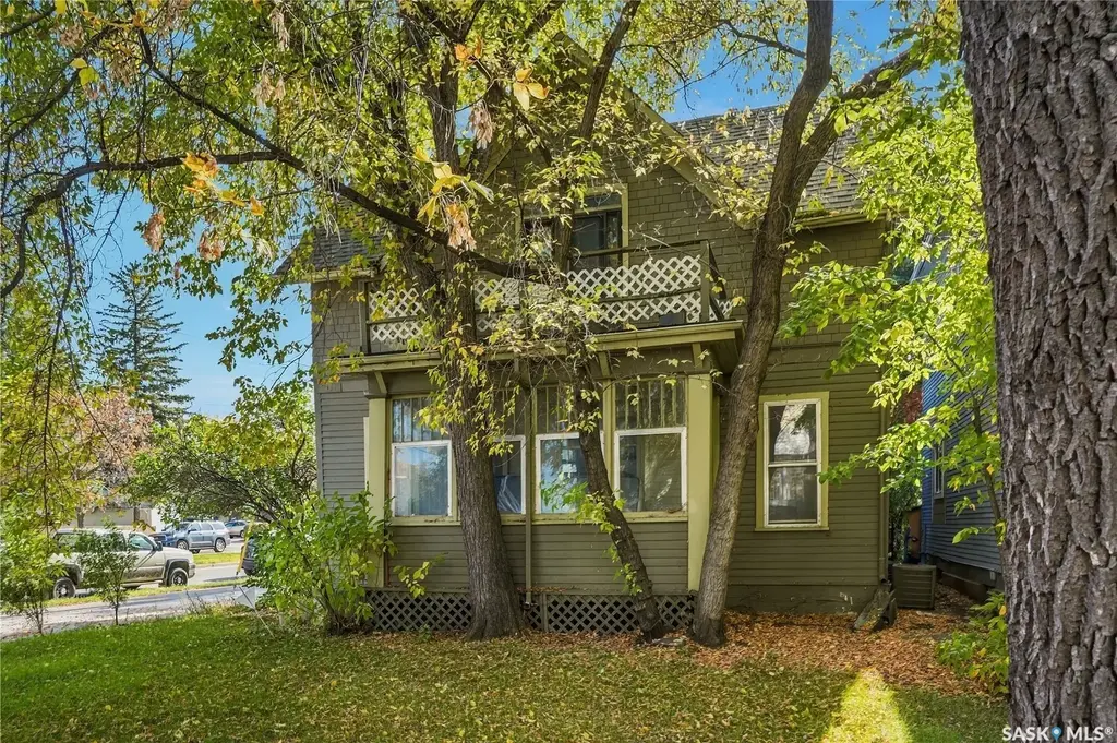 334 10th Street E, Saskatoon