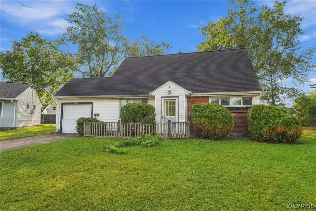 1221 La Salle Avenue, Grand Island