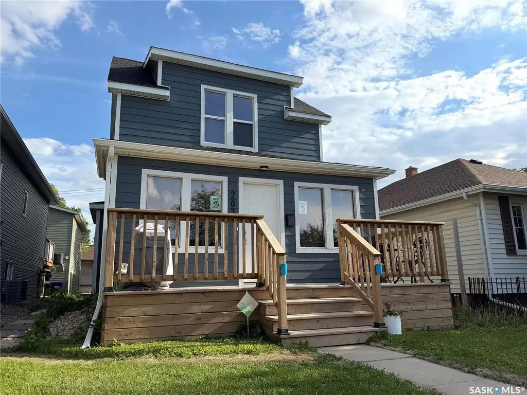 203 8th Street W, Saskatoon