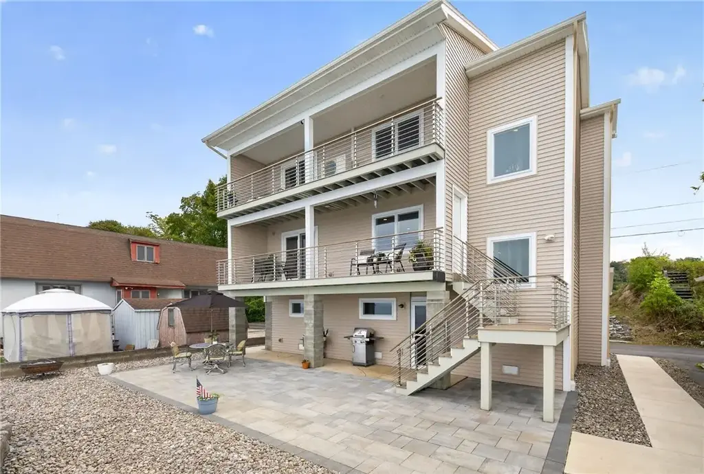 370 Lake Road, Webster