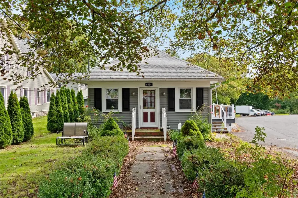 6814 Main Street, Wolcott