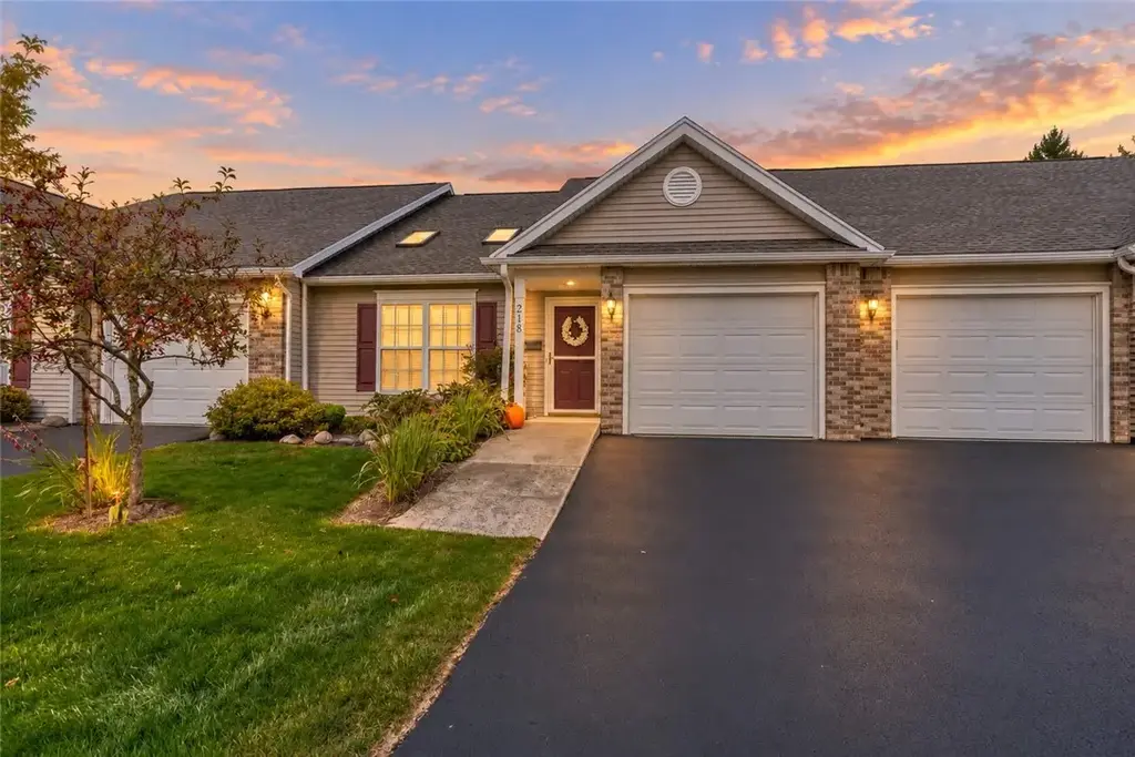 218 Rayfield Circle, Webster