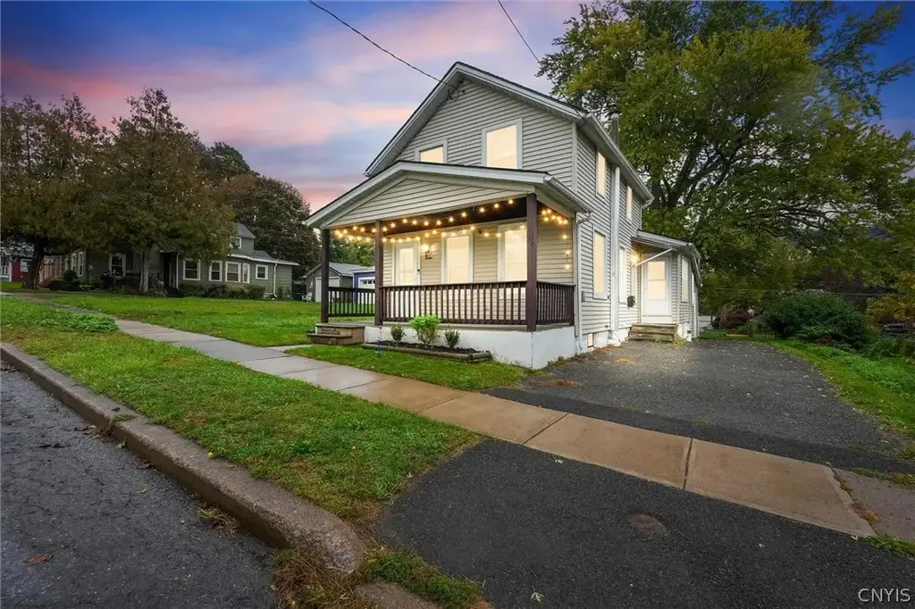 12 Catherine Street, Oswego