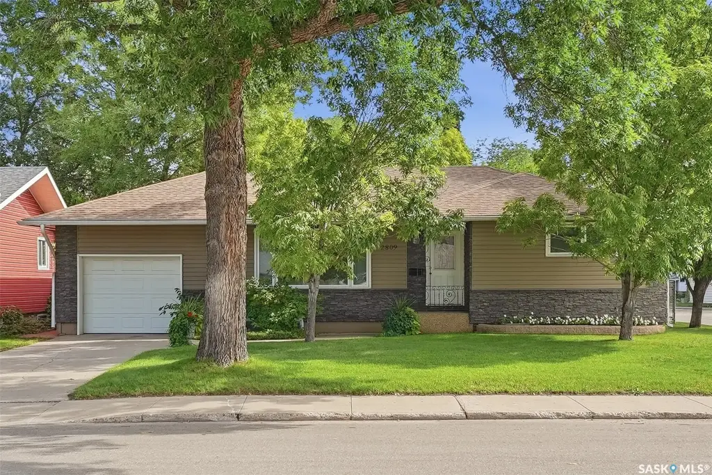 2809 Clarence Avenue S, Saskatoon
