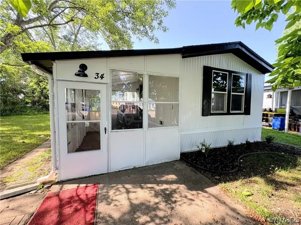 34 Del Court West, Lockport Town