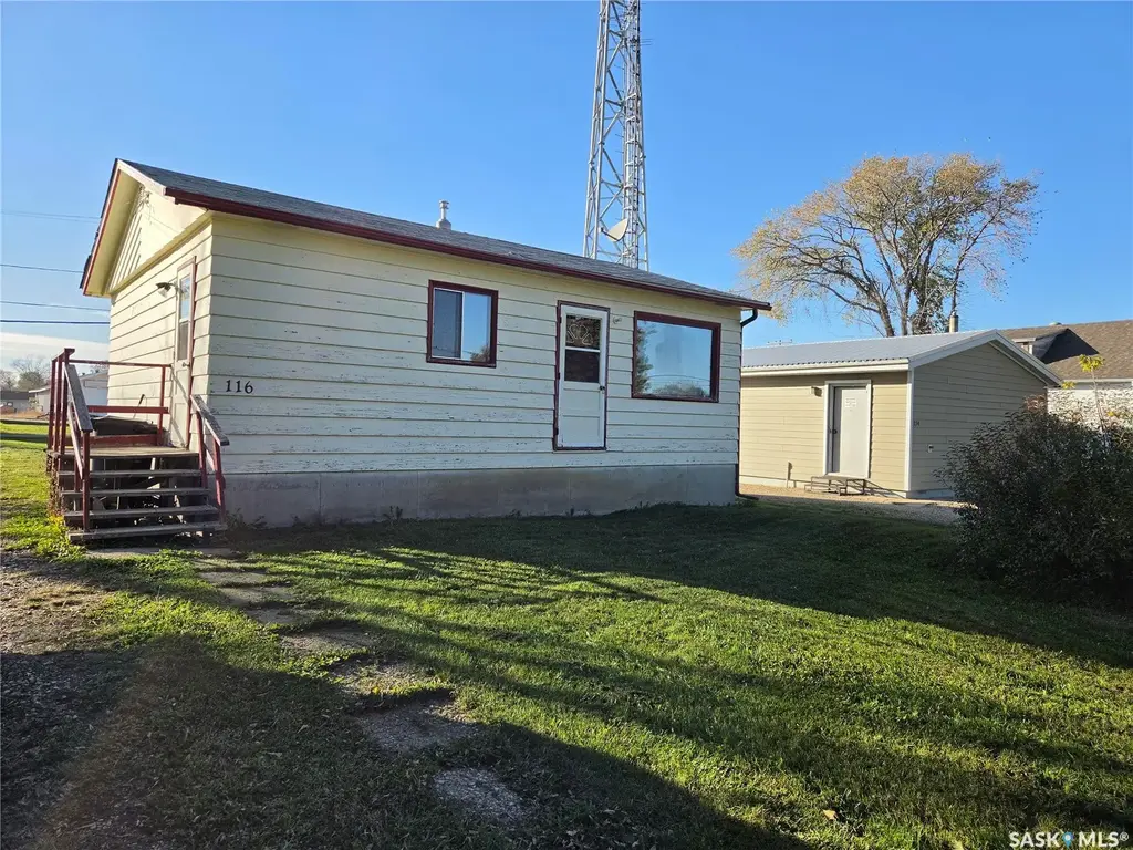 116 First Street E, Pelly