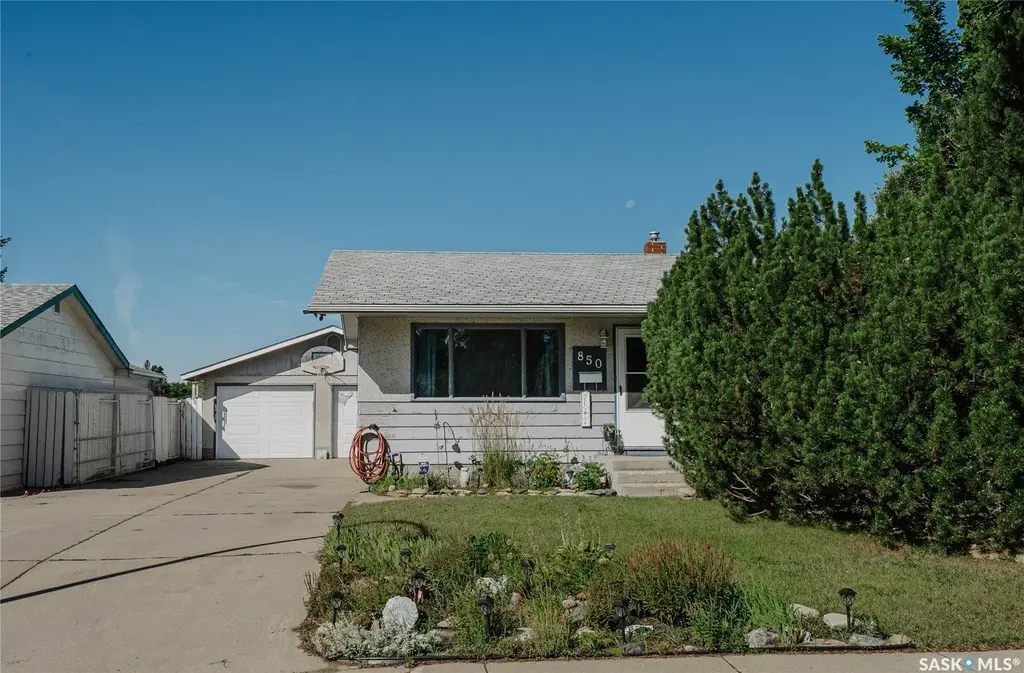850 East Centre, Saskatoon