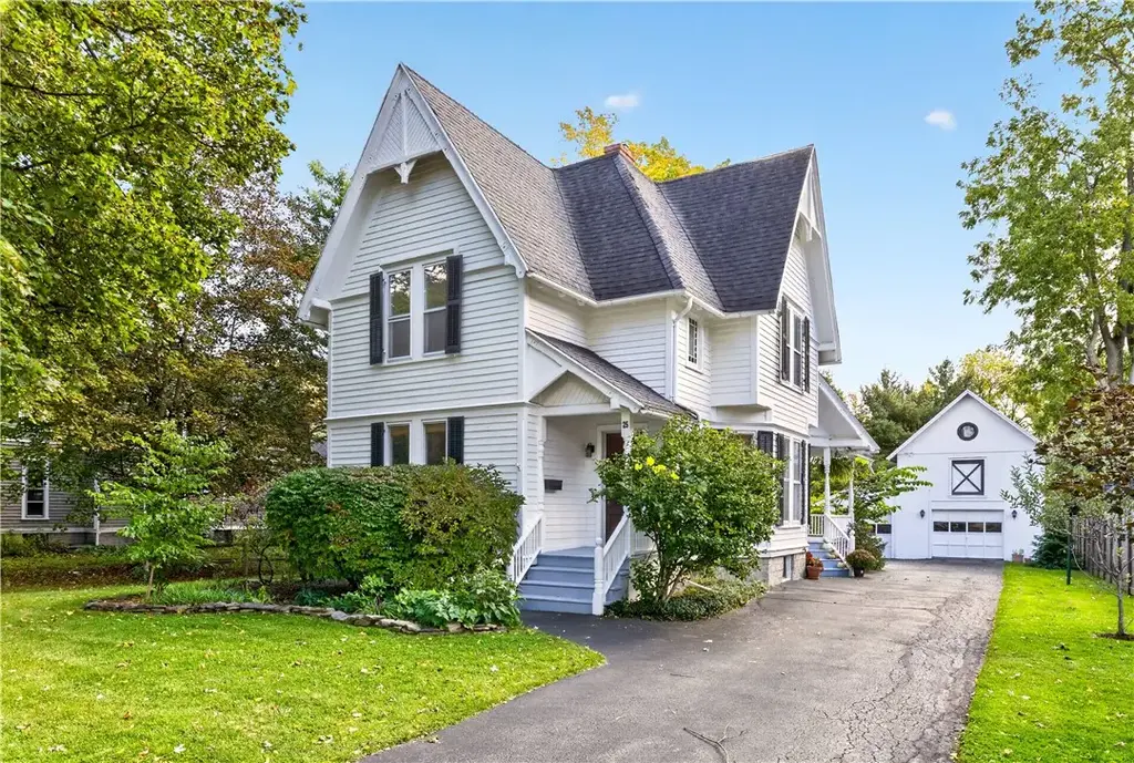 25 Locust Street, Mendon
