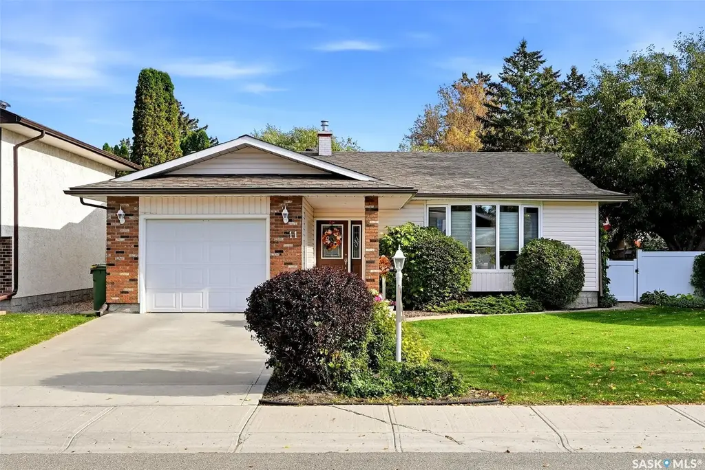 11 Green Meadow Road, Regina