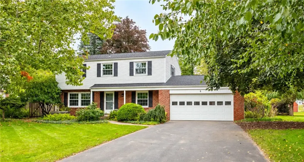 9 Musket Lane, Pittsford