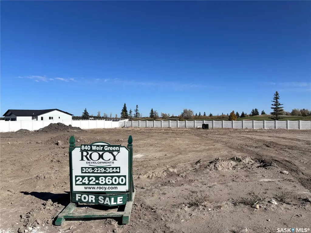 840 Weir Green, Warman
