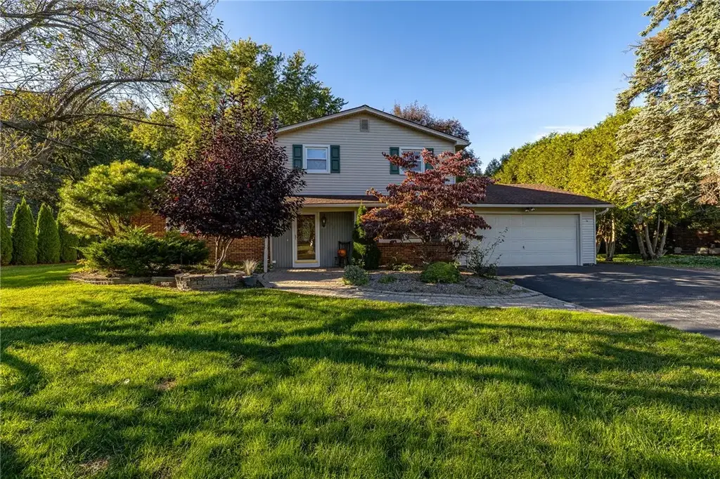 672 Gasberry Lane, Webster