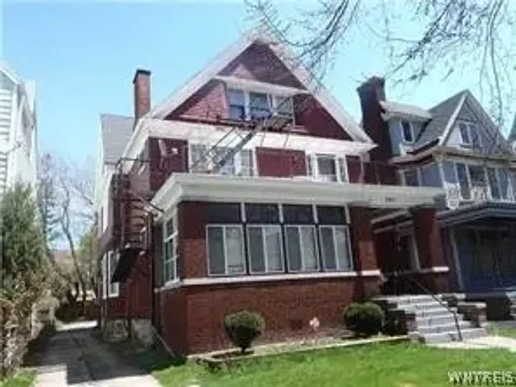 385 Richmond Avenue, Buffalo