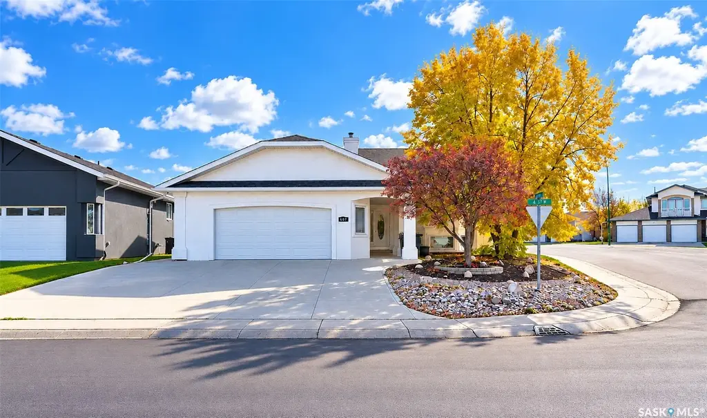 607 4th Street W, Warman