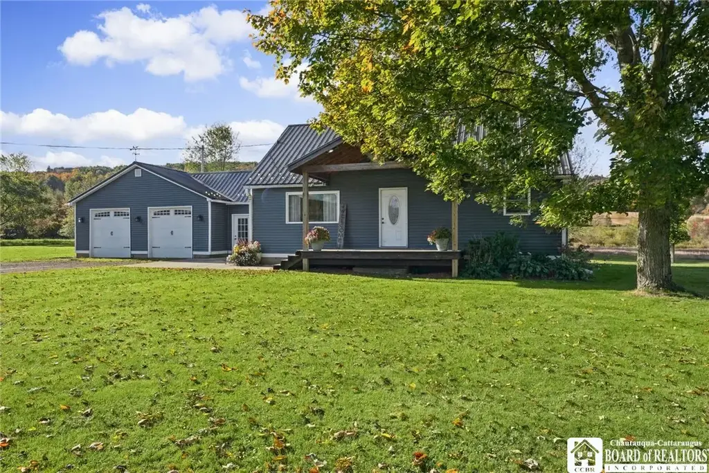7621 E Flats Road, East Otto