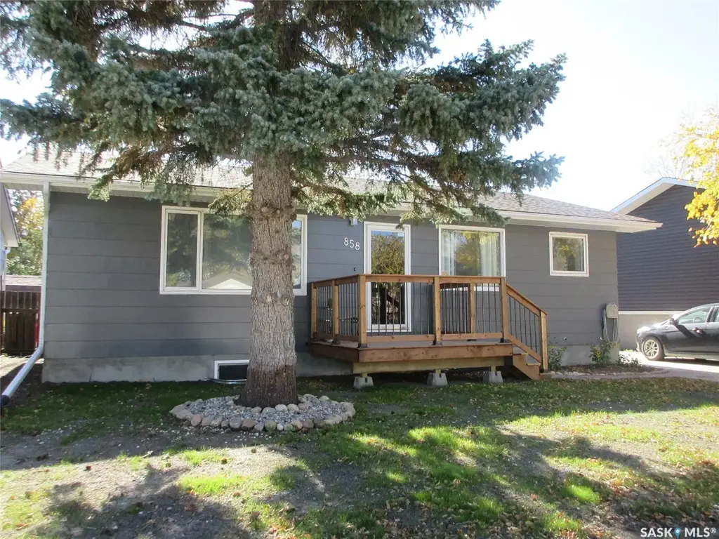 858 Worobetz Crescent N, Regina
