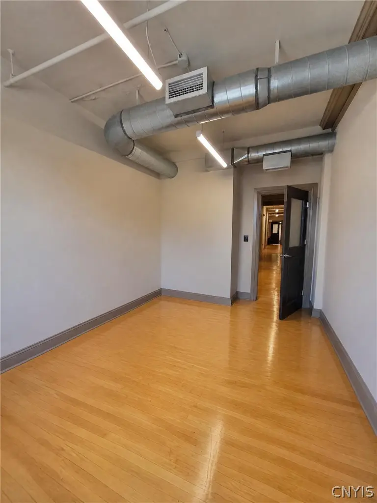 Photo of Listing #S1721455