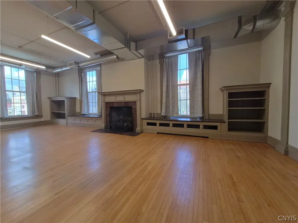 Photo of Listing #S1721465