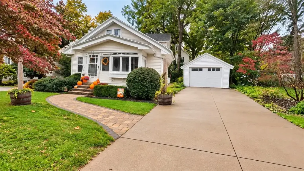 54 Lanvale Park, Irondequoit