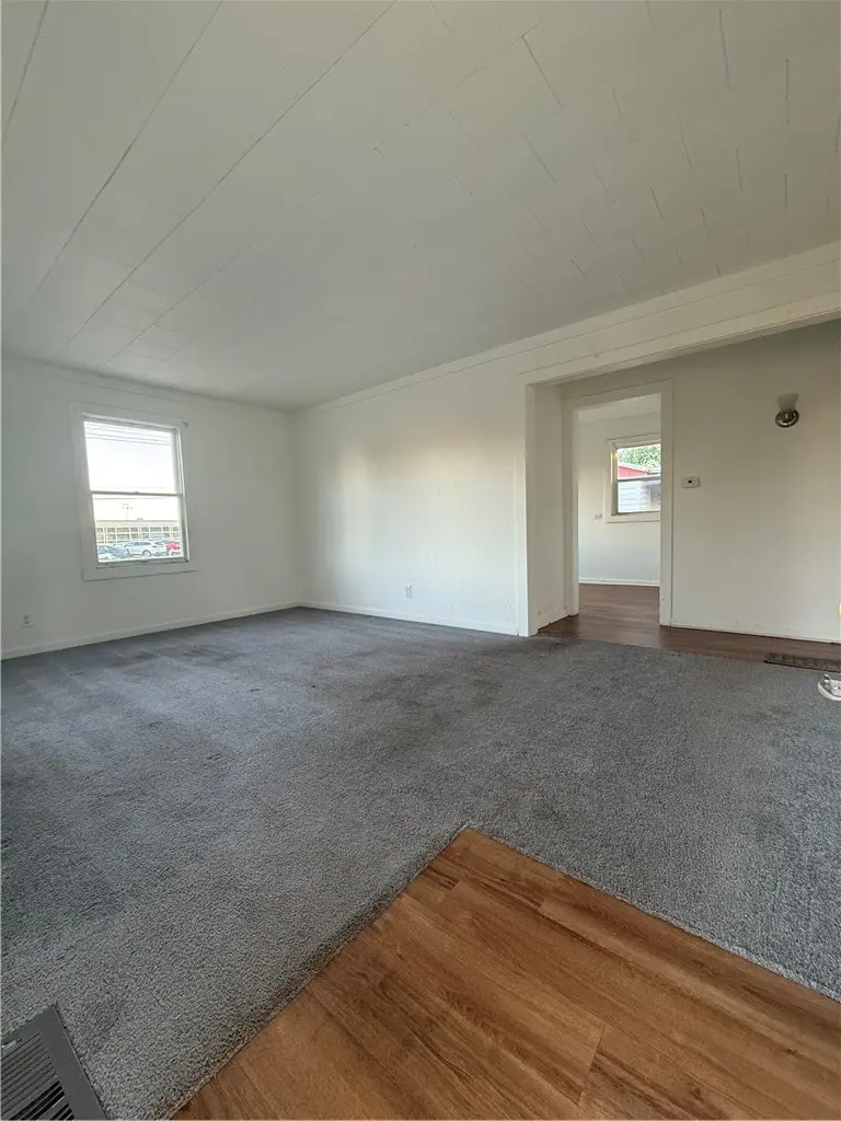 1595 Vanderhoof Street, Decatur Property Listing: MLS® #6261392
