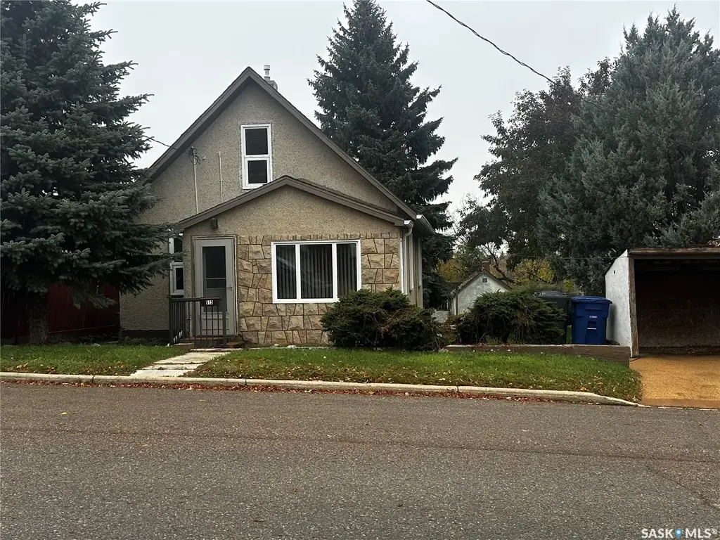 513 5th Avenue Se, Weyburn