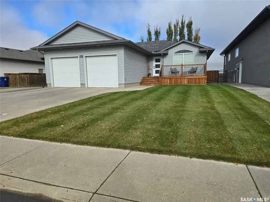 811 Johnston Drive, Weyburn
