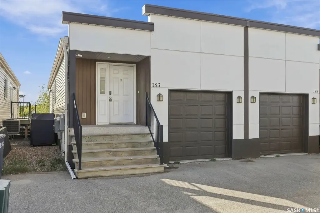 183 Chateau Crescent, Pilot Butte
