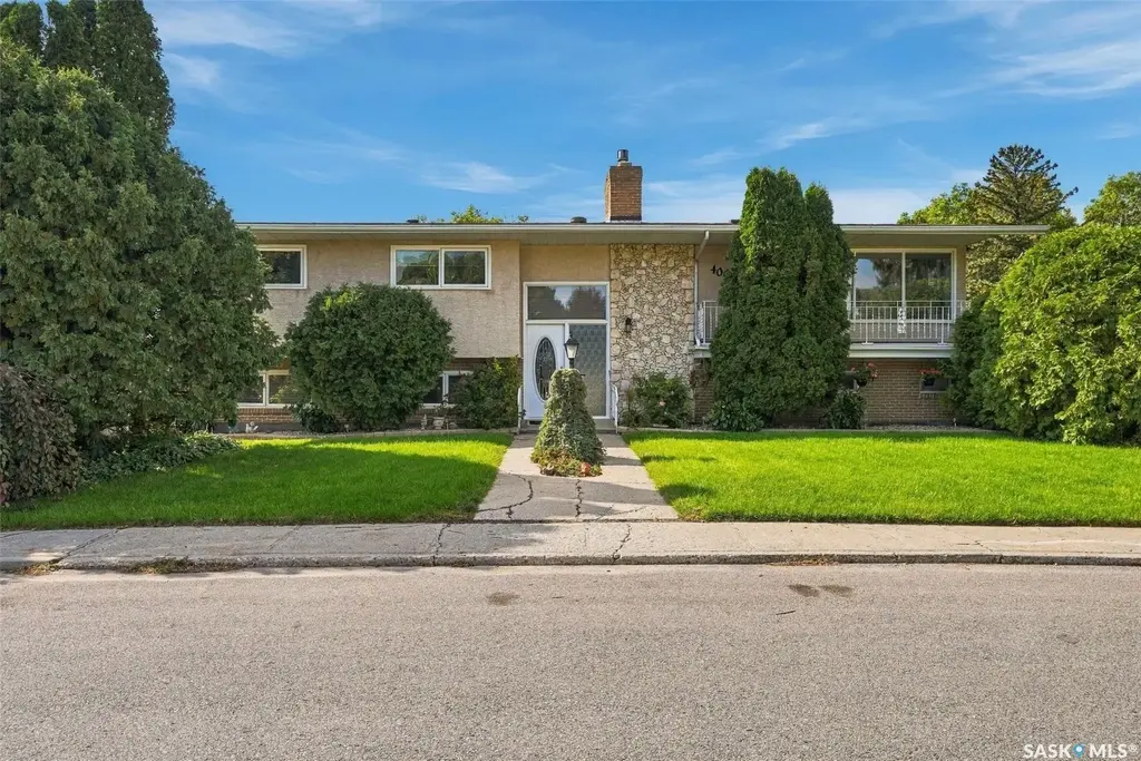 4002 Elphinstone Street, Regina