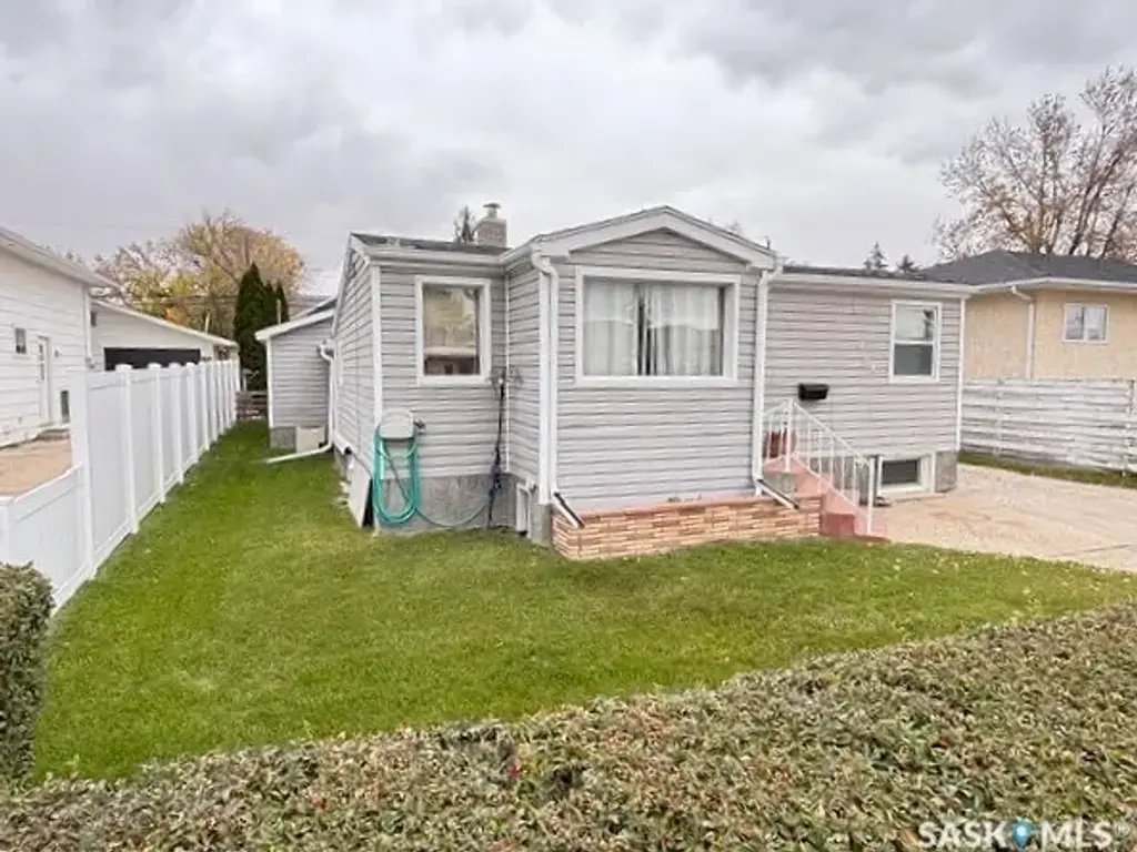 954 Brown Street, Moose Jaw