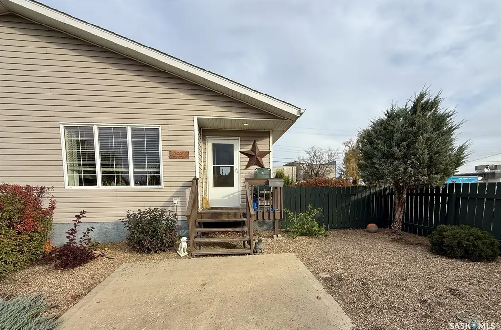 112 21st Street B, Battleford