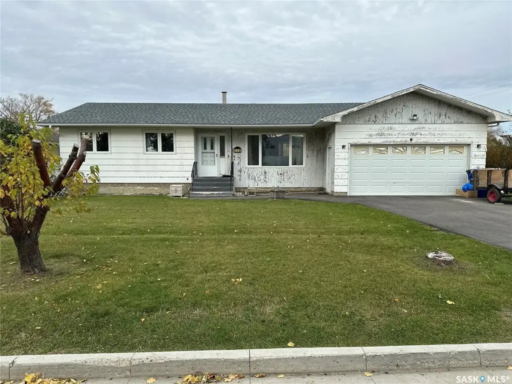 110 Railway Avenue, Rosthern