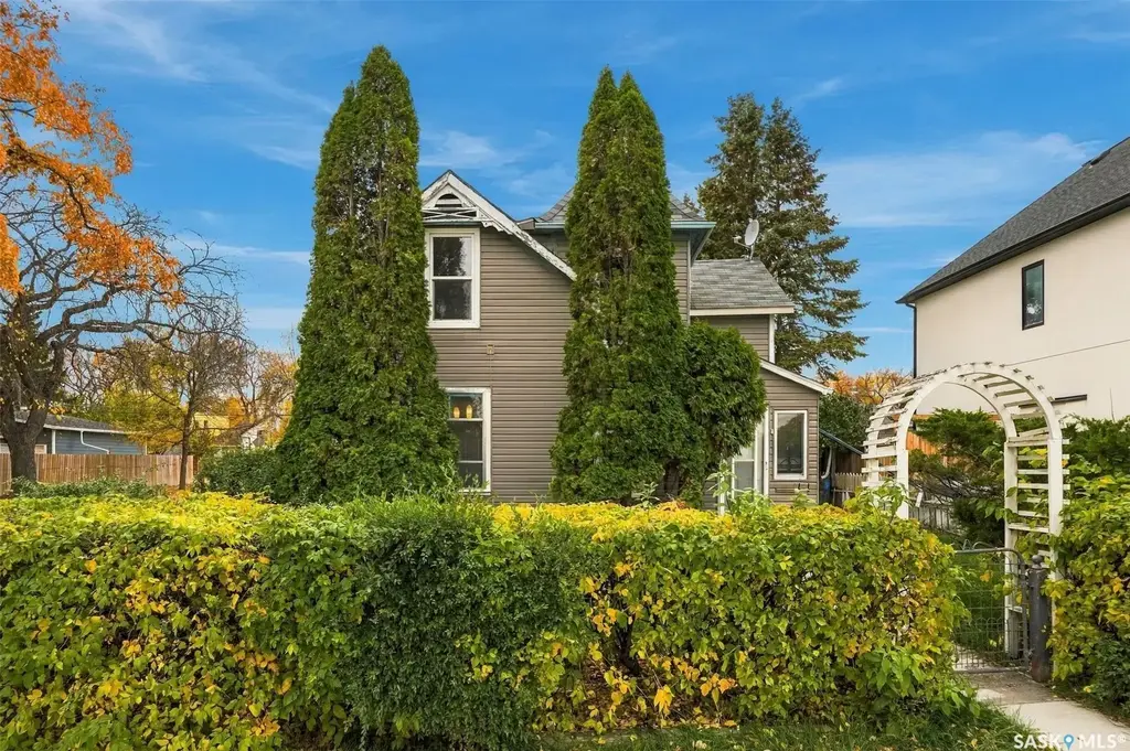 741 H Avenue S, Saskatoon