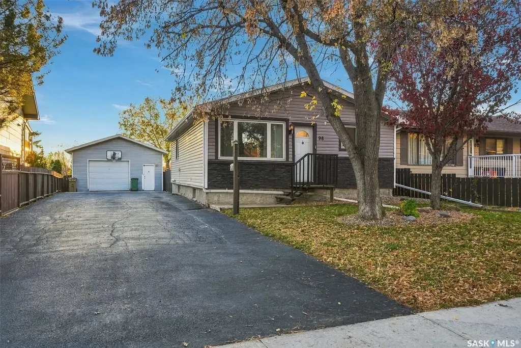 98 Magee Crescent, Regina