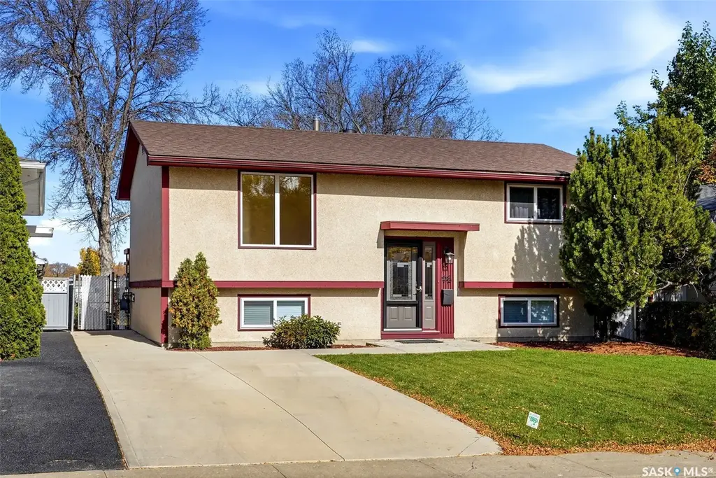98 Read Avenue, Regina