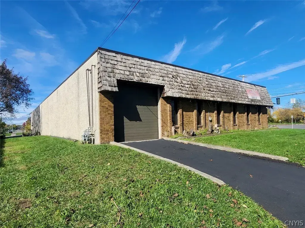3300 Court Street, Salina