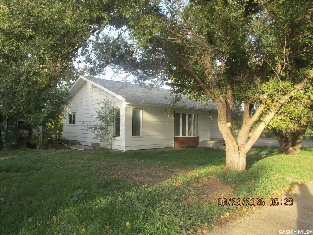 13 3rd Street E, Willow Bunch