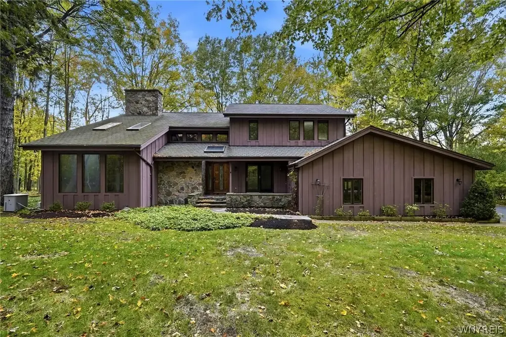 200 Carnoustie Drive, Elma