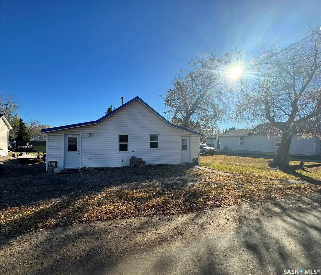 144 3 Street E, St Walburg