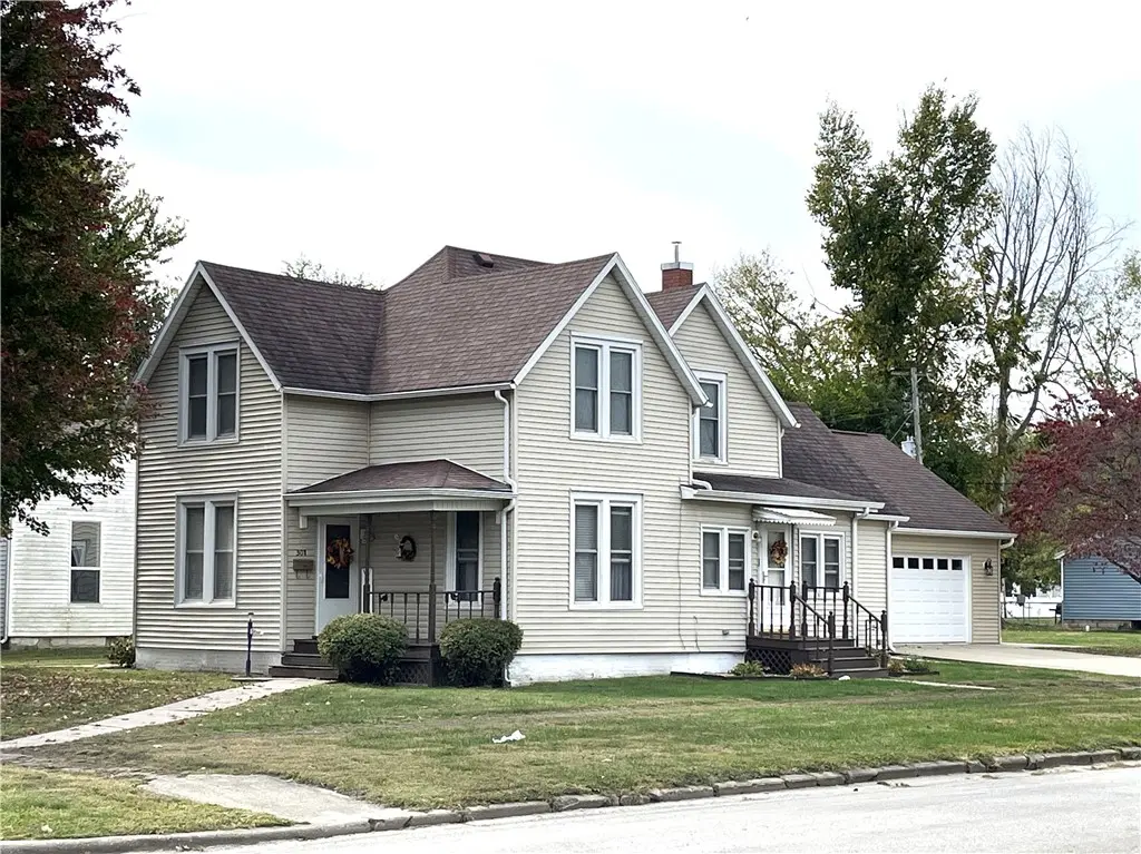 301 W 3rd Street, Pana Property Listing: MLS® #6261638