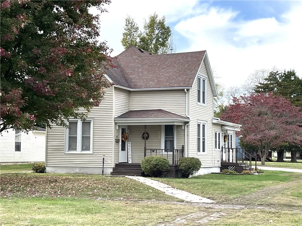 301 W 3rd Street, Pana Property Listing: MLS® #6261638