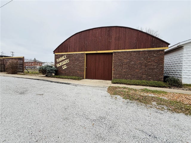 152 E Elm Street, Argenta
