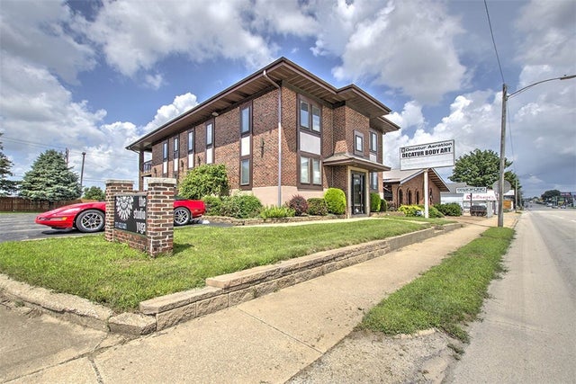 952 E Eldorado Street, Decatur