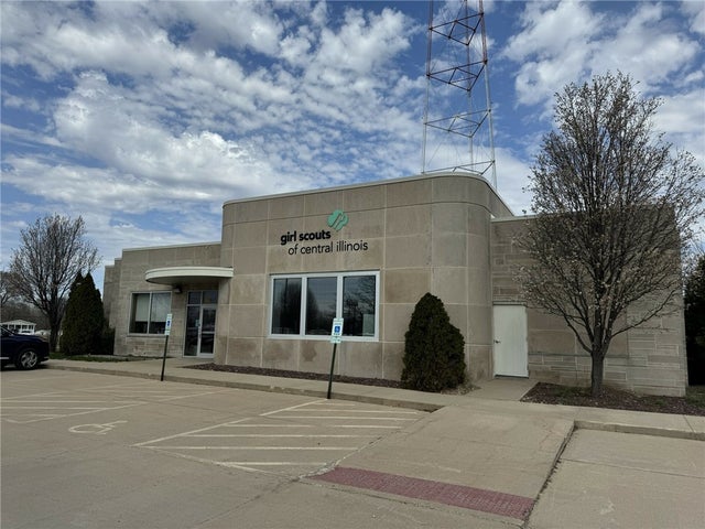 1170 E Pershing Road, Decatur