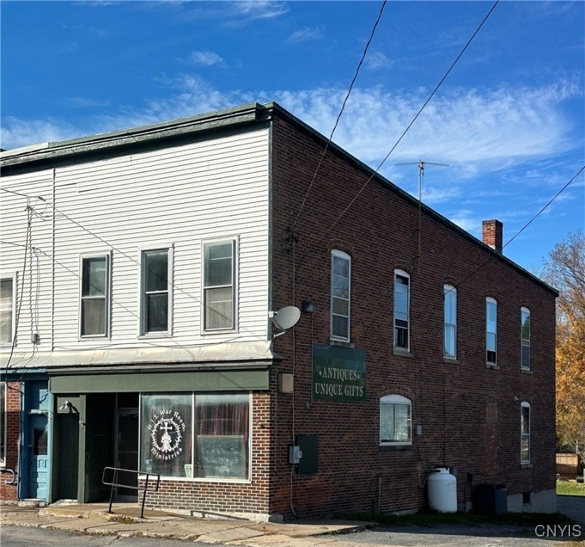 7087 W Main Street, Leyden