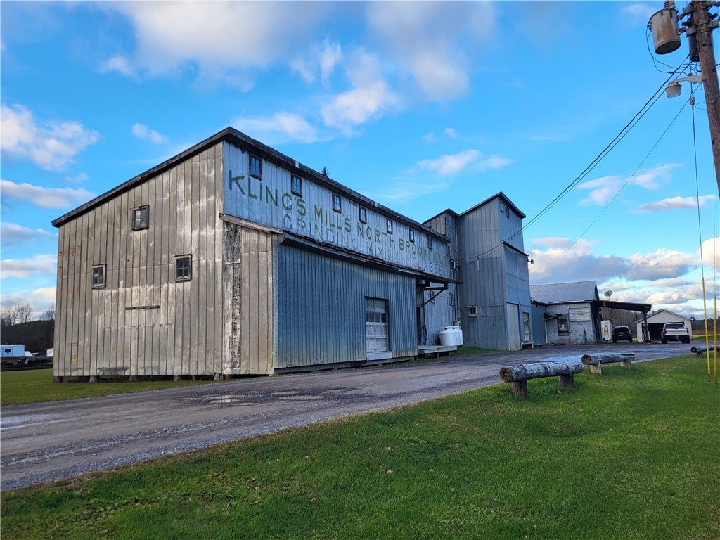 Photo of Listing #R1649931