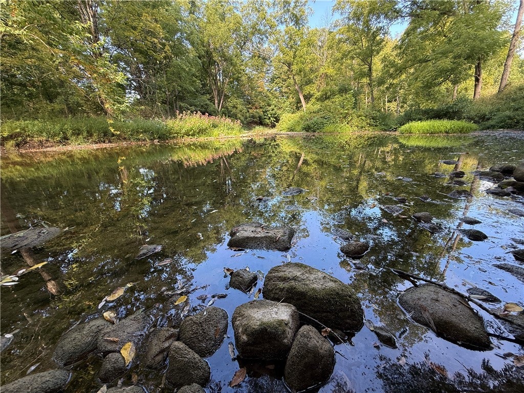 Photo of Listing #R1634702